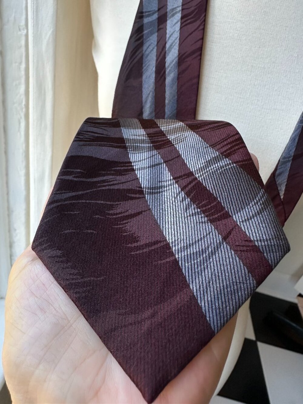 Carletta Collection 100% Silk Tie Burgundy Gray Abstract Geometric Wide Necktie